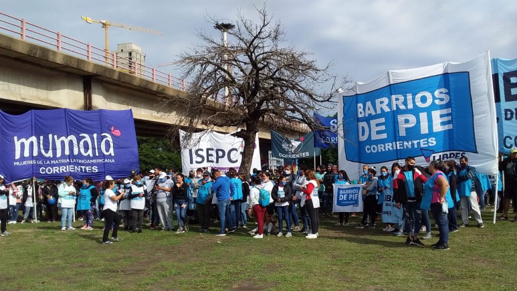 Foto 2 Comenzo la Gran Marcha Federal organizada por Unidad Piquetera Romina Vargas Silvia Raggio