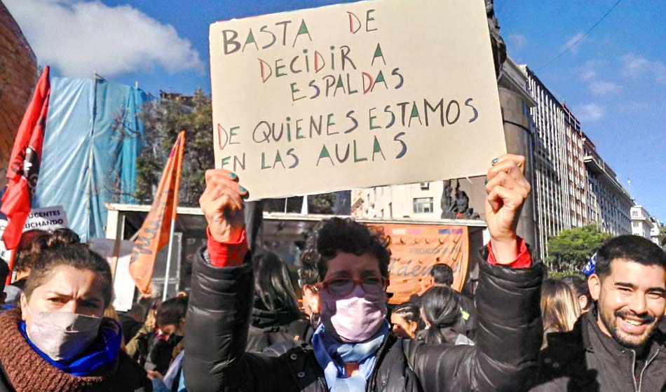 Foto1 Legislatura portena. se aprobo la reforma del estatuto docente Credito Nancy Robledo Jorge M