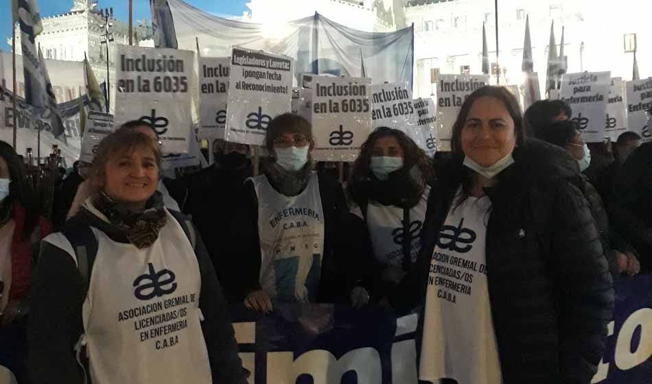Foto1 Marcha de Antorchas III. el grito de les enfermeres por reconocimiento e inclusion Facundo Esmereles Jacqueline Molina