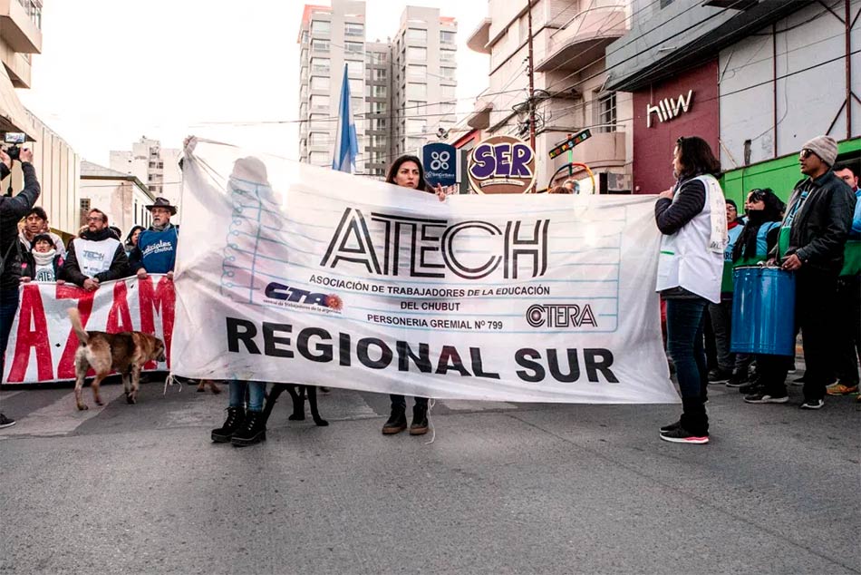 Foto2 Chubut. la APDH pidio audiencia con el ministro de Educacion Nacional Martin Levicoy Lautaro Napp