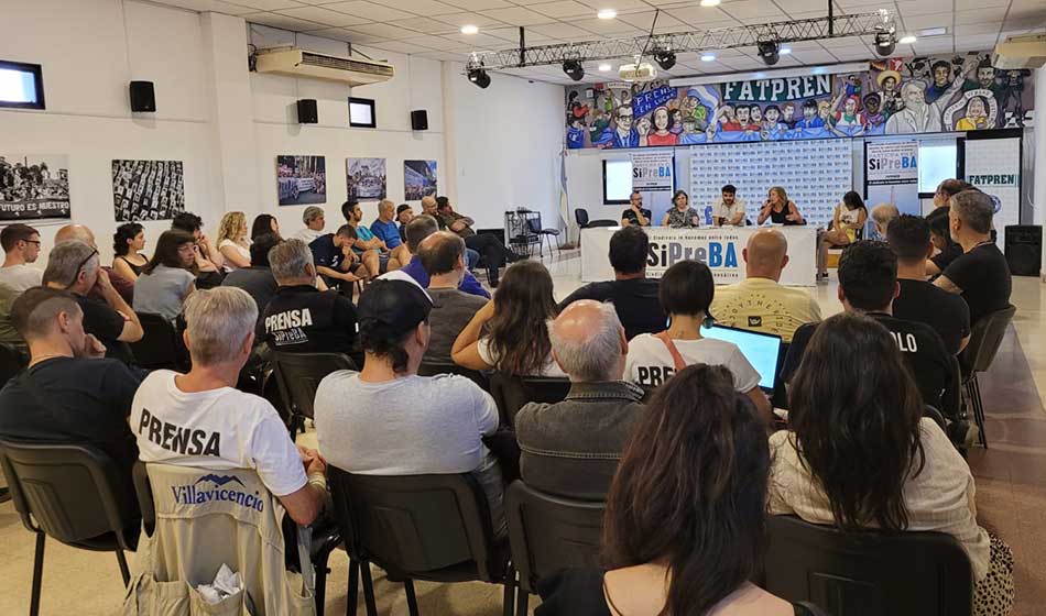 La Federación de Trabajadores de Prensa realizó un plenario para discutir paritarias y la defensa de los medios públicos. Créditos: SipreBa