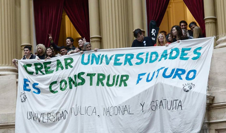 el Gobierno anunció el cierre de cinco universidades