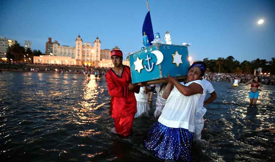 La comunidad afro rinde homenaje a Iemanjá, la guardiana de las aguas 2 Credito Caras y Caretas Uruguay
