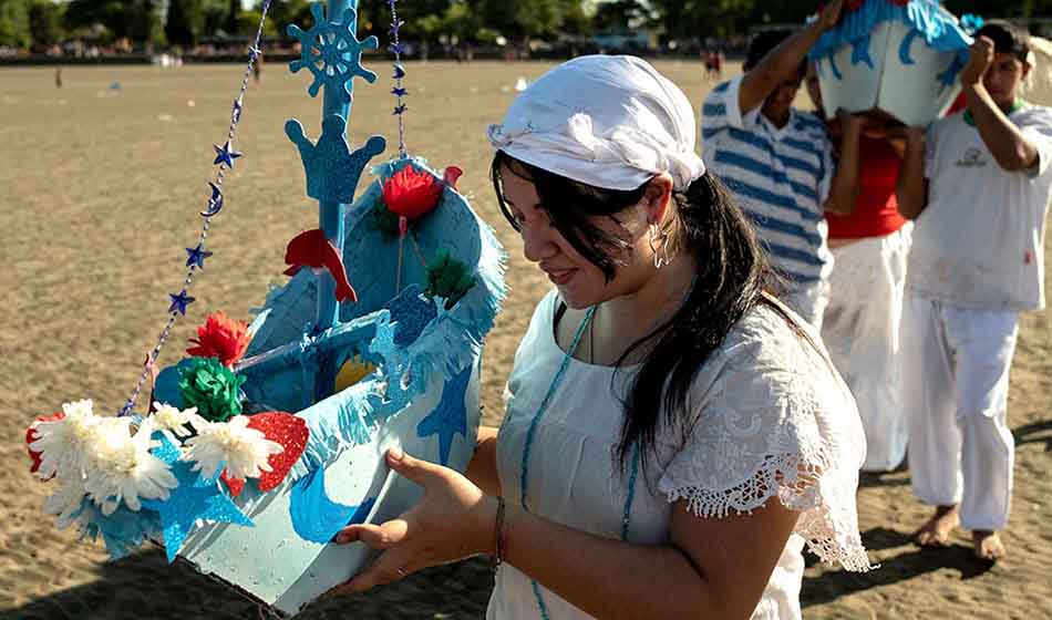La comunidad afro rinde homenaje a Iemanjá, la guardiana de las aguas 3 Credito Telam