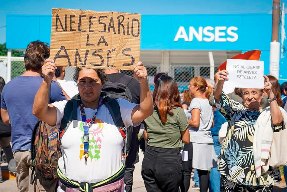 3 Despidos masivos en el SMN y el Anses