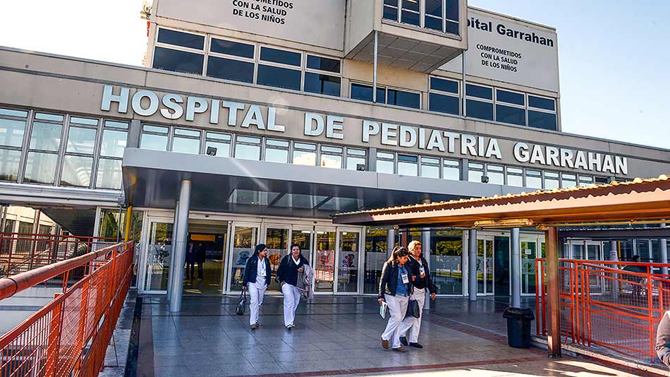 Abrazo simbólico y ruidazo por la salud y la educación pública