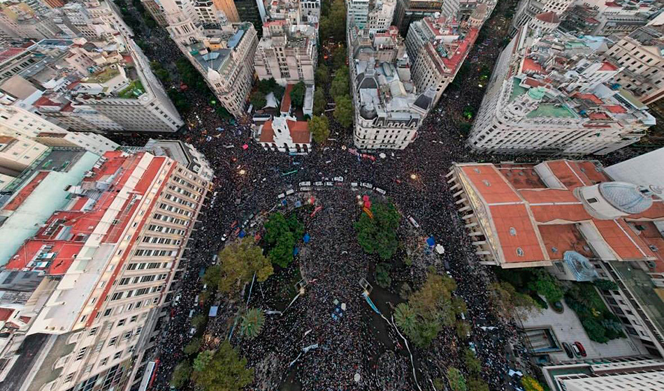 La masiva movilización opositora contra el gobierno de Javier Milei, con eje en la educación. Crédito: X.