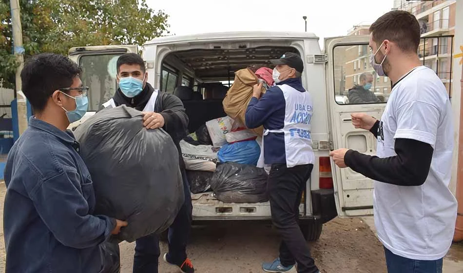 La UBA inició una campaña de donación de abrigos y frazadas para personas en situación de vulnerabilidad 1 donacion