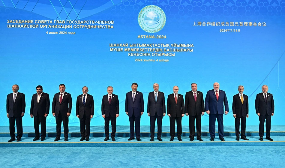 2 Putin y Xi Jinping estrechan lazos en la cumbre de la OCS Akorda