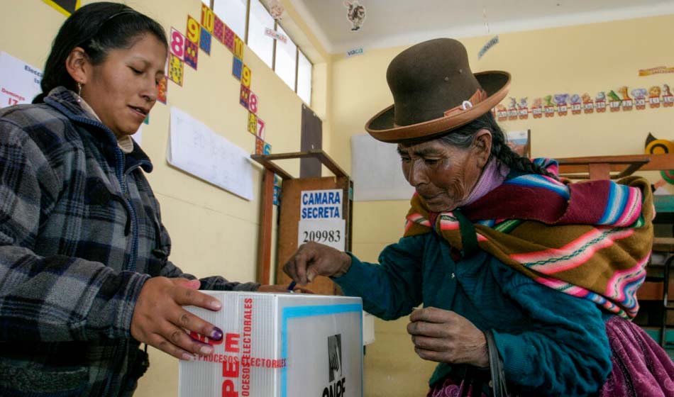 Ley regresiva debilita derechos políticos de las mujeres en Perú 1 destacada Walter Hupiu IPS