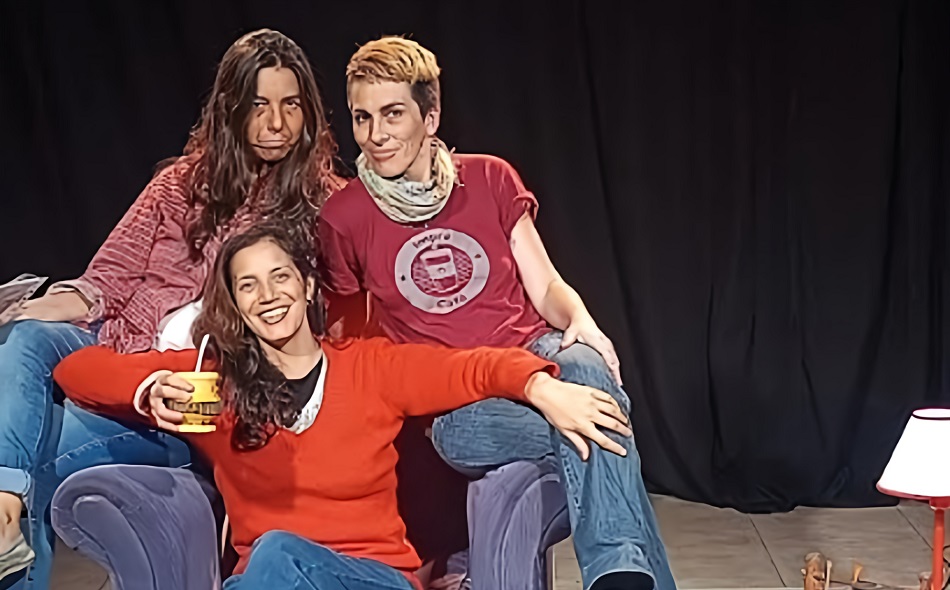 Esta semana, la agenda cultural ofrece una amplia gama de espectáculos como "Las inconscientes", una comedia innovadora que reúne a nueve personajes, todos interpretados por tres actrices, quienes buscan consuelo en el consultorio de un analista, en el Fino Espacio Escénico. Crédito: @teatroelfino 