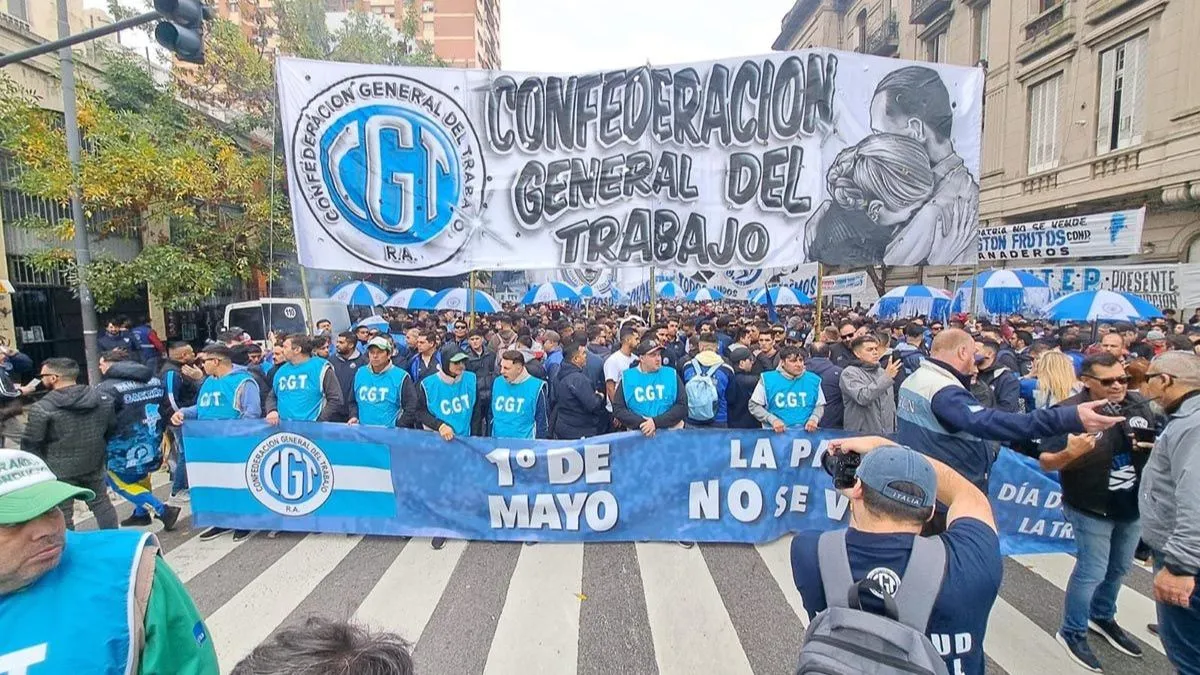 Impactante movilización: la CGT toma las calles contra el ajuste y las reformas laborales 1 movilización