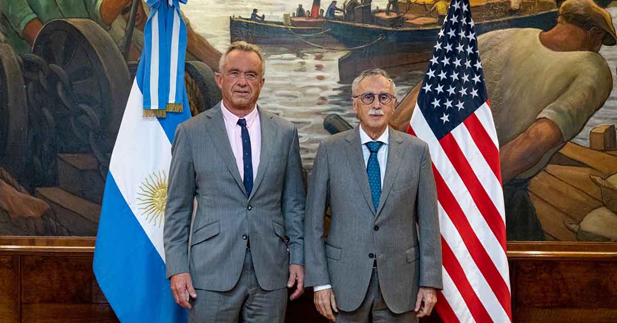 Con Robert Kennedy en el país, el Gobierno anunció una reforma sanitaria 1 kennedy