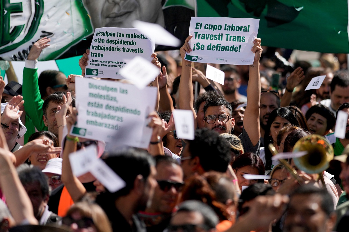 la Camara Federal que ordena la reincorporacion inmediata de cinco companeres trans