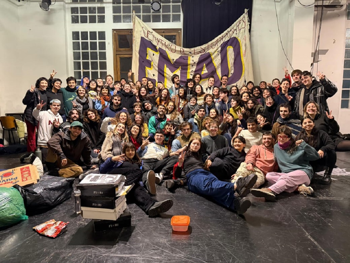 Toma estudiantil en repudio a la proscripción de Cristina Kirchner 1 Toma estudiantil