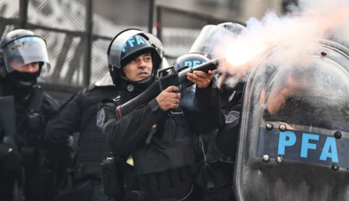 Crece la resistencia política al nuevo estatuto de la PFA: denuncian un avance hacia un "Estado policial" 1 PFA