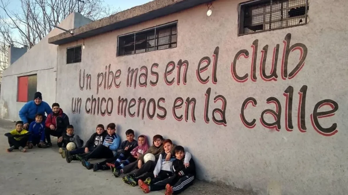 Los clubes de barrio, en la mira de la motosierra 1 clubes de barrio
