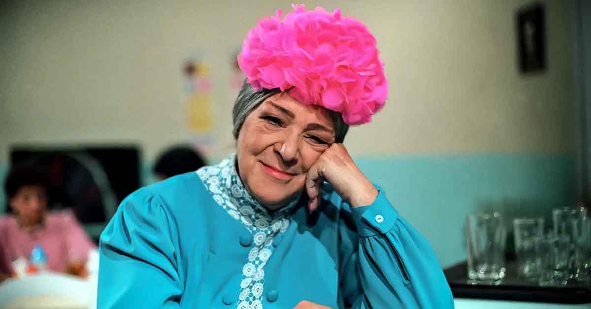 Angelines Fernandez como Dona Clotilde LaVecindadDeChespirito