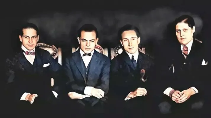 A 105 años de la primera transmisión en vivo, la radio tradicional argentina está más viva que nunca 1 radio