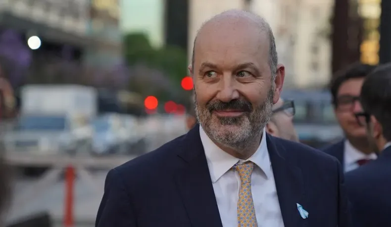Sturzenegger redobla la apuesta por las SAD tras los incidentes en Avellaneda 1 Sturzenegger