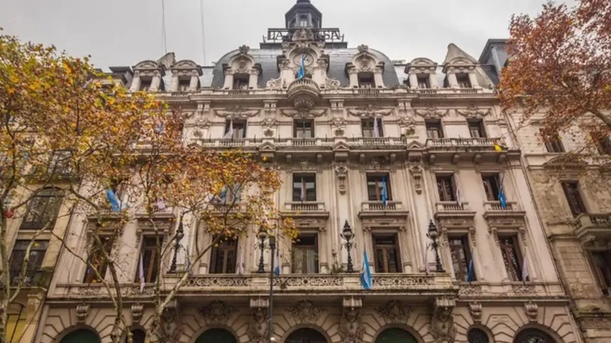 De La Prensa al arte: la restauración que devuelve la vida a un símbolo de Avenida de Mayo 1 Prensa