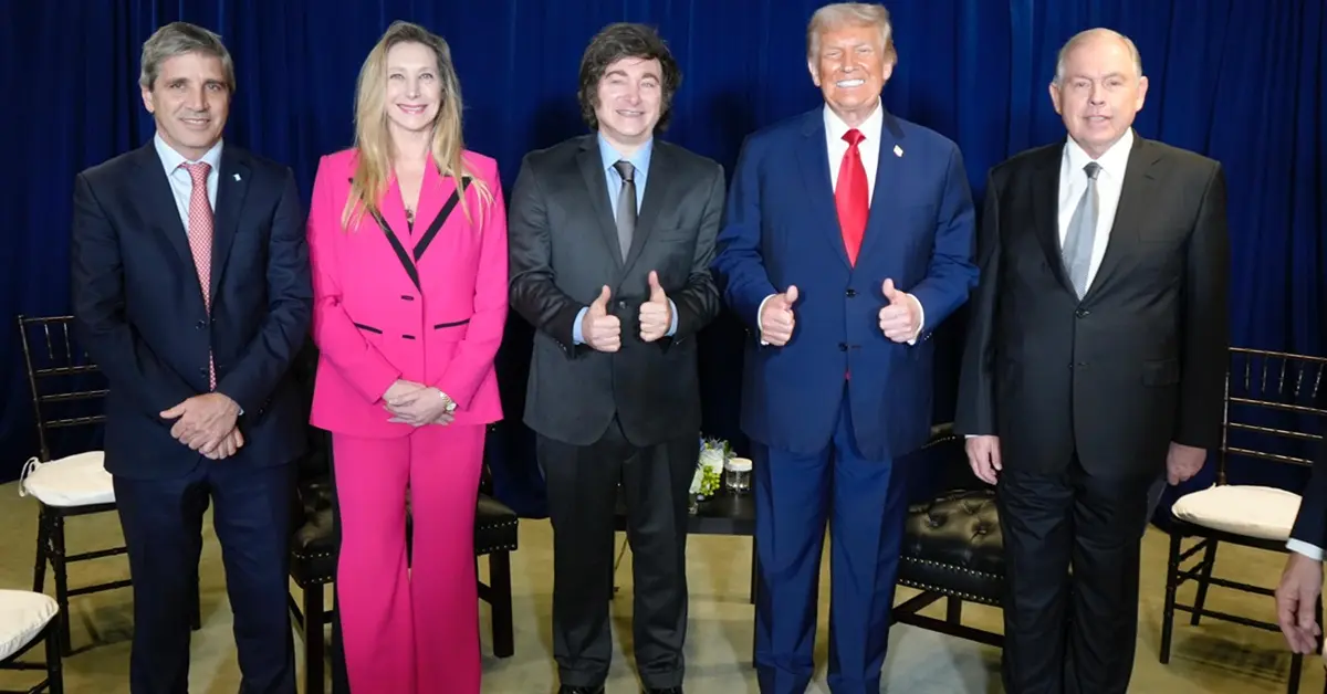 Milei con Trump y la comitiva