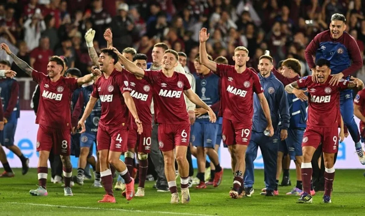 Lanús clasificó a las finales de las copas internacionales 1 Destacada. Creditos. Editor Mendoza