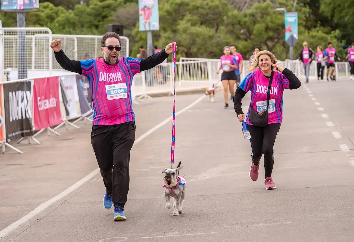 Diversión sobre cuatro patas: en Vicente López se corrió al ritmo de la DogRun 2025 1 DogRun