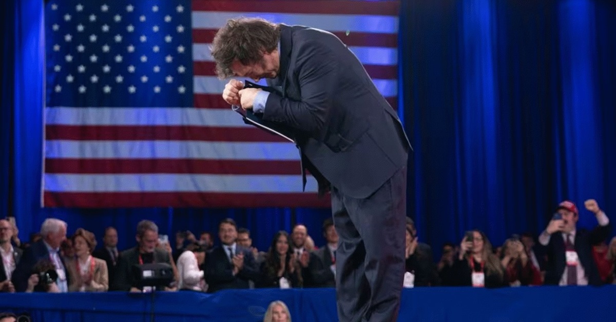Milei con bandera de Estados Unidos
