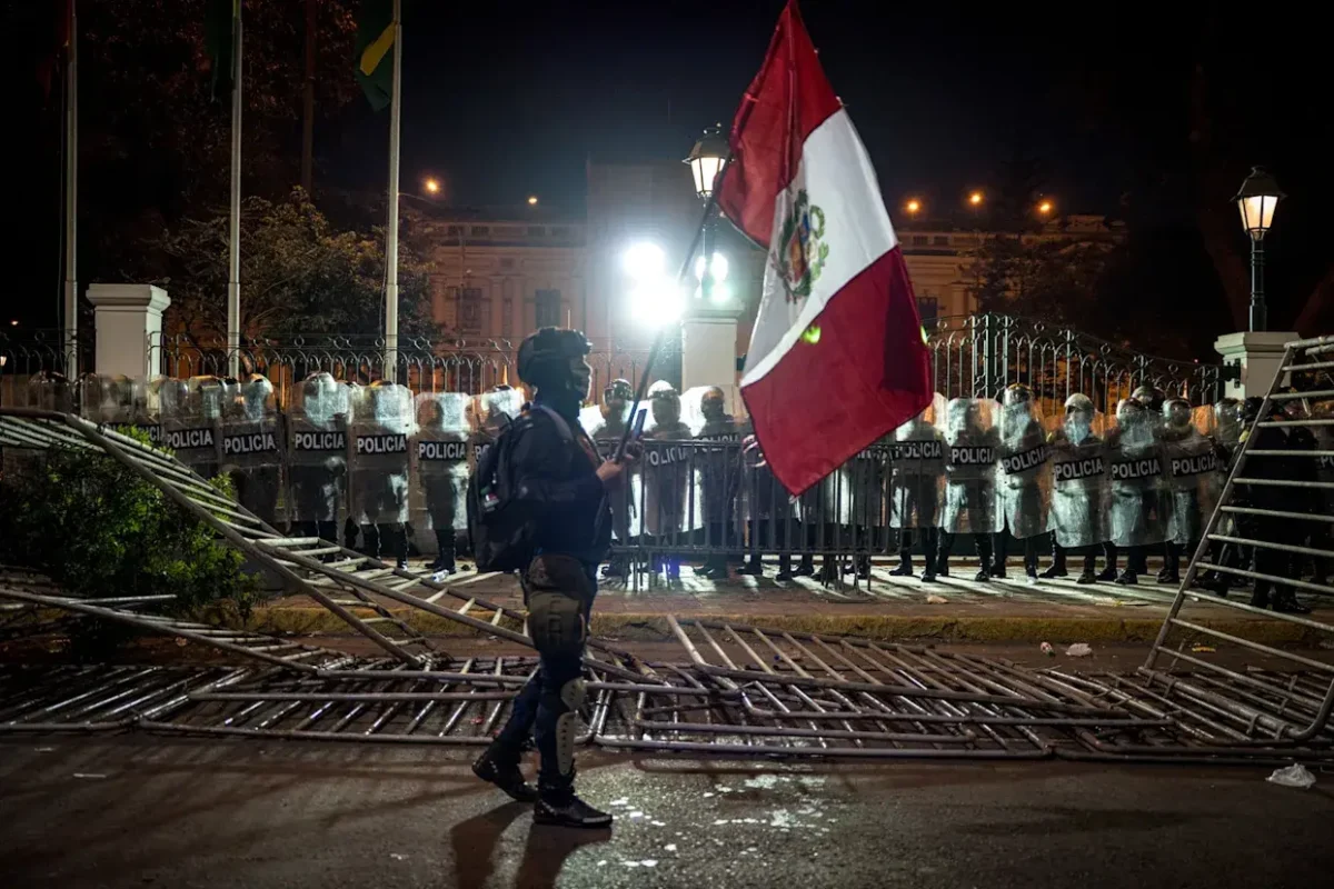 Tensión en Lima: anuncian paro indefinido tras la muerte de un manifestante y el presidente Jerí evalúa declarar el estado de emergencia 1 Lima