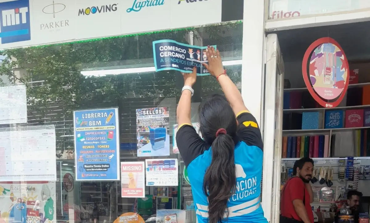 “Comercio Cercano”: la nueva red que refuerza la seguridad de los estudiantes en los senderos escolares 2 Comercio Cercano para Senderos Escolares