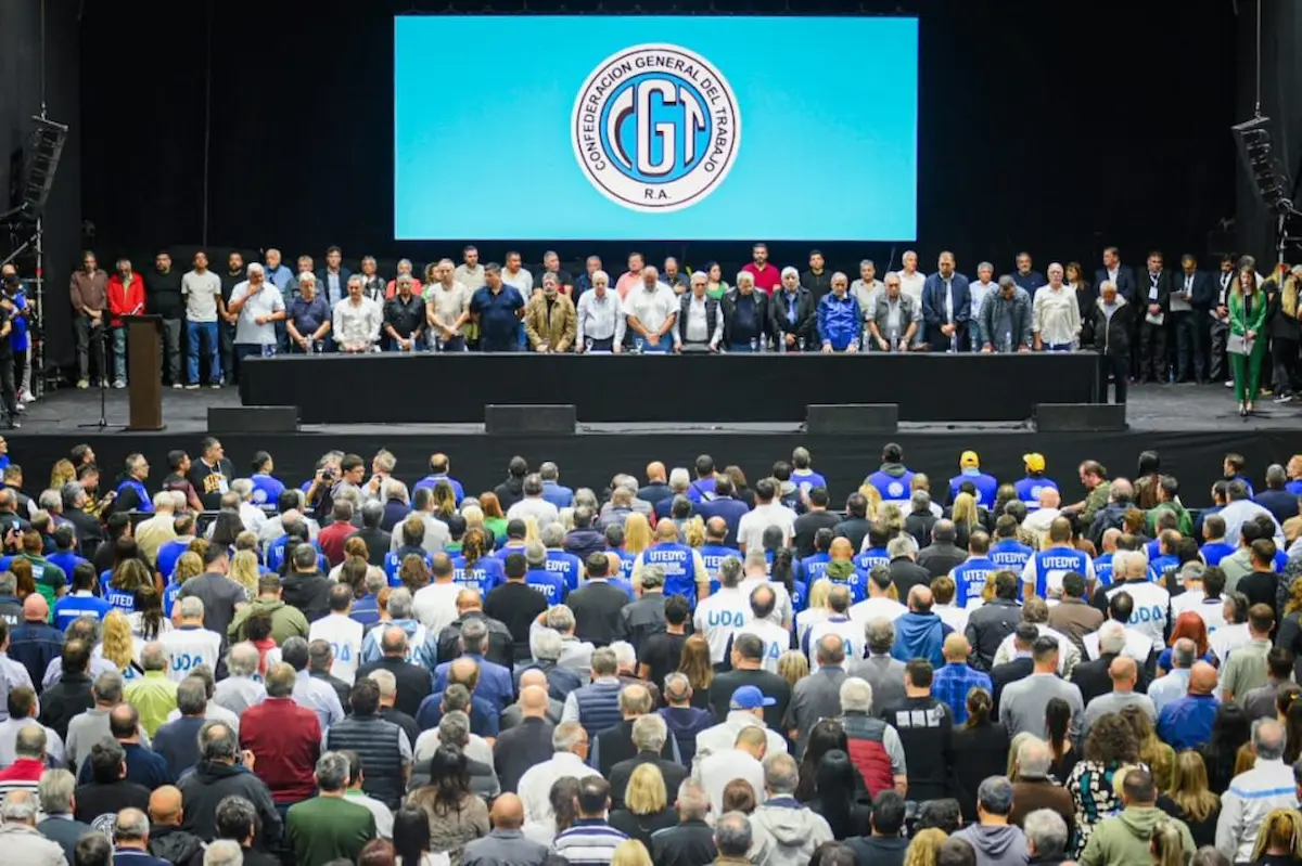 El Congreso de la CGT votó por el triunvirato y rechazó la propuesta de Barrionuevo 1 congreso