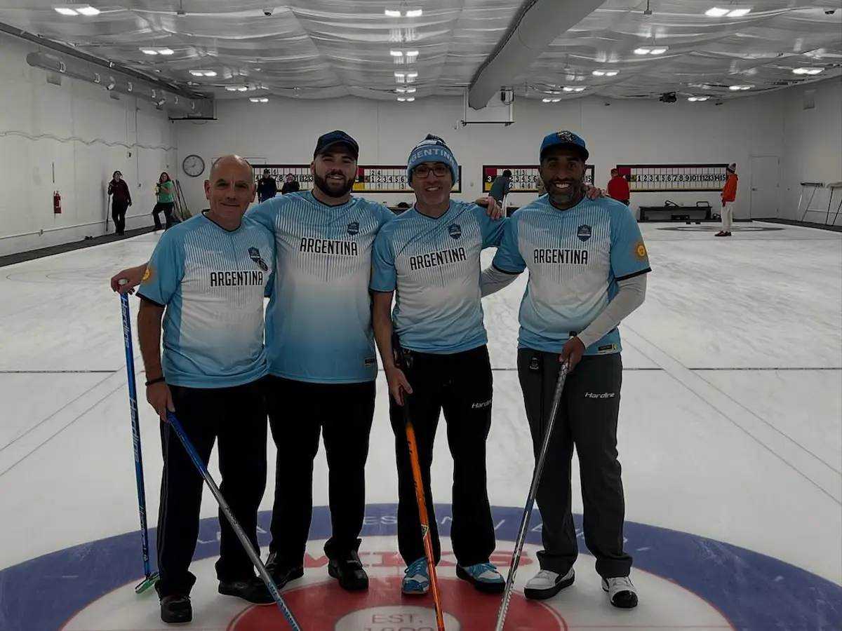 Del granito escocés al hielo porteño: el curling busca su lugar en Argentina 2 Este fin de semana tuve el honor de jugar un torneo de curling como Team Argentina por primera v
