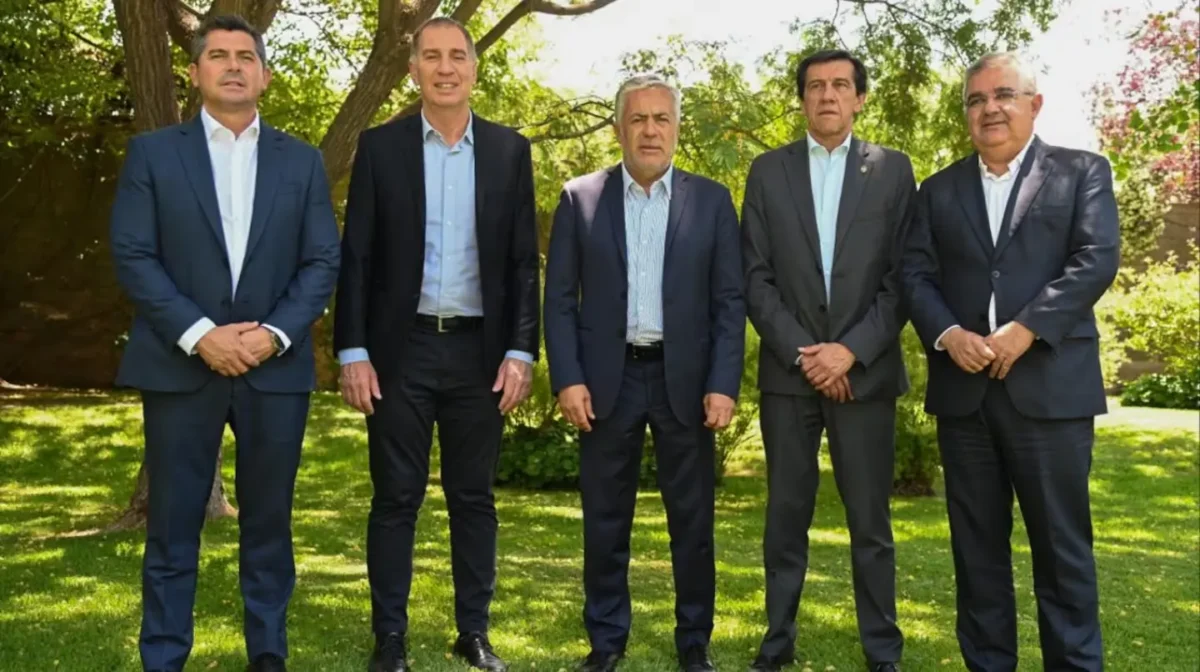 Congreso: el Gobierno acelera el Presupuesto 2026 y negocia apoyos para sus reformas 2 Santilli gobernadores ministerio del interior