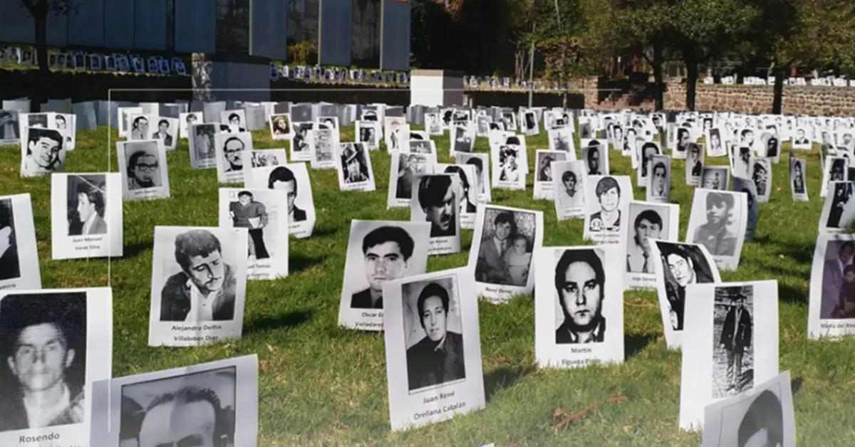 Chile decide su futuro en las urnas: Kast y Jara se disputan el voto decisivo de los indecisos y moderados 2 Chile la memoria en disputa