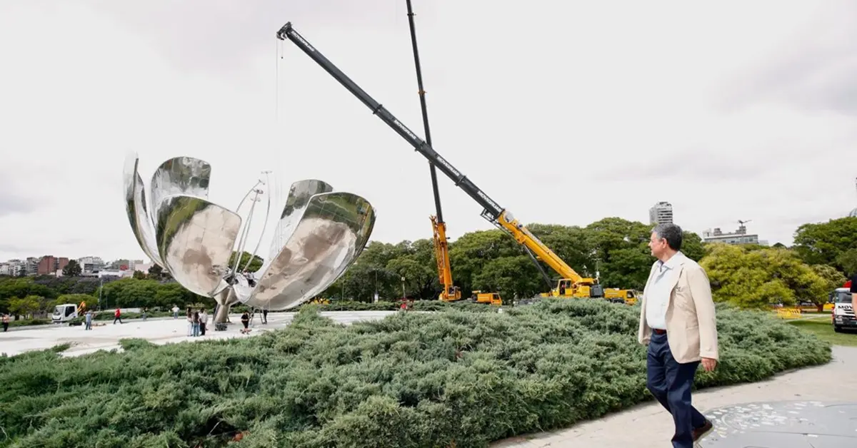 Cómo fue la reparación con tecnología aeroespacial de la Floralis Genérica que devolvió la forma original al ícono porteño 1 Floralis Genérica
