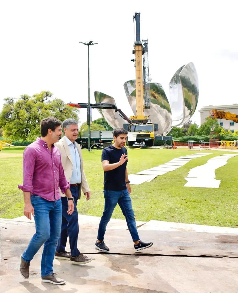 Cómo fue la reparación con tecnología aeroespacial de la Floralis Genérica que devolvió la forma original al ícono porteño 2 Floralis 3