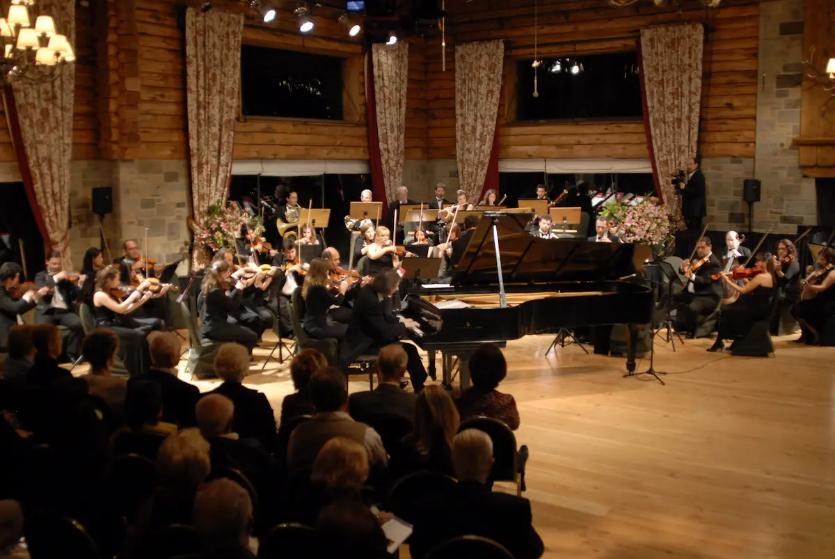 Semana Musical Llao Llao, el evento que fusiona música y turismo 3 Frederick Vaysee Knitter con orquesta 2009 2