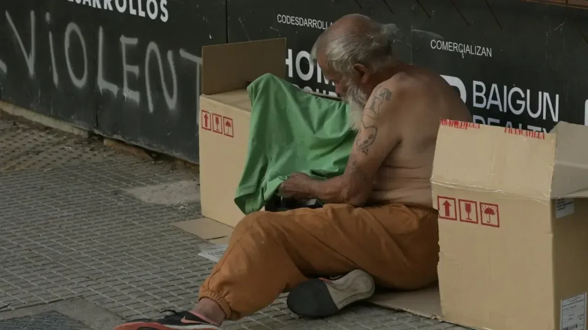 La épica del desalojo: Jorge Macri festeja en redes lo que la Ciudad padece 2 Indigente afp 1