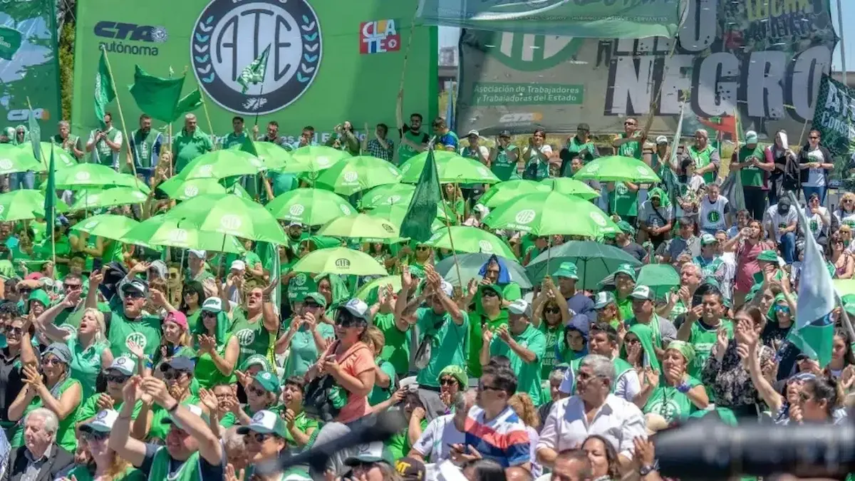 El movimiento obrero toma las calles contra la reforma laboral regresiva de Milei 1 reforma