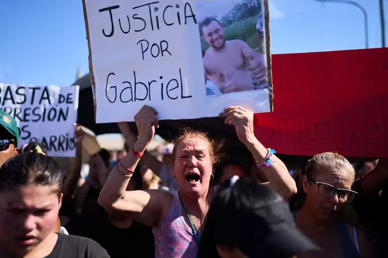 La autopsia desmiente a la Policía: Juan Gabriel González murió por disparos en el pecho y el abdomen 2 protesta gabriel rodriguez ap