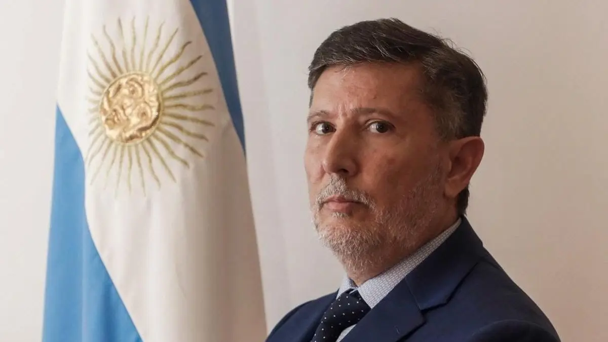 Con licencia para violar la ley: nuevas funciones para la SIDE 3 Auguadra SIDE DNU