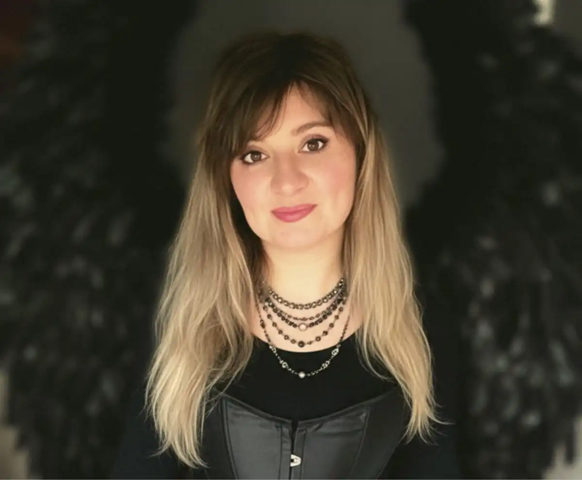 Kella Stambuk presenta “Aves Errantes”, un single sobre la libertad interior 1 aves