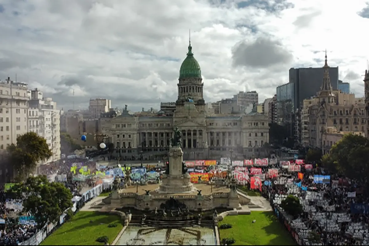 El Senado espera por la reforma laboral con el repudio en las calles 3 Congreso Reforma Laboral 2