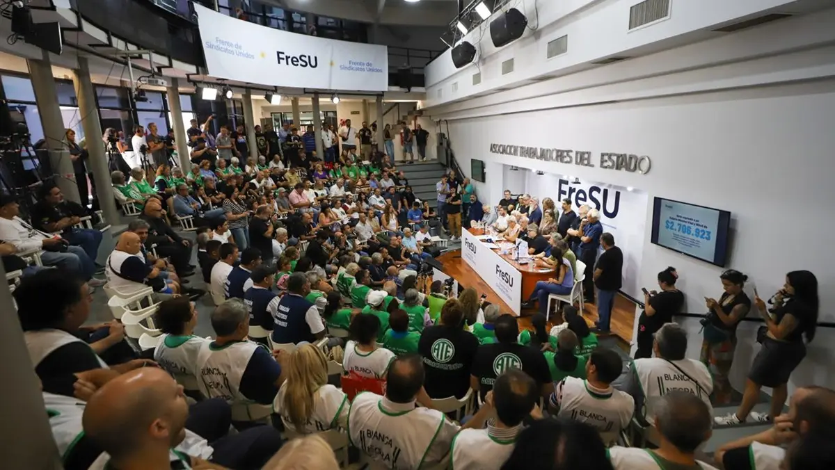 Salario digno ya: el FreSU exige $2.7 millones y denuncia pérdida de $54 billones para trabajadores 2 salarios
