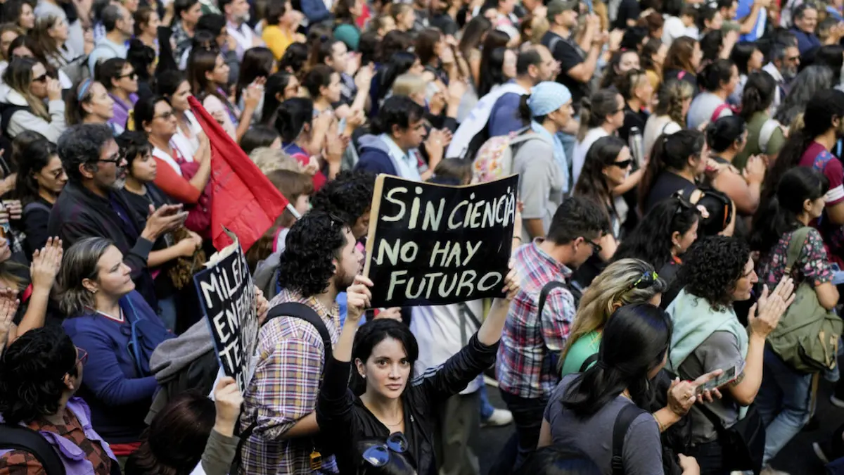 “Ciencia en lucha”: una muestra de la resistencia de la comunidad científica en Argentina 3 Ciencia