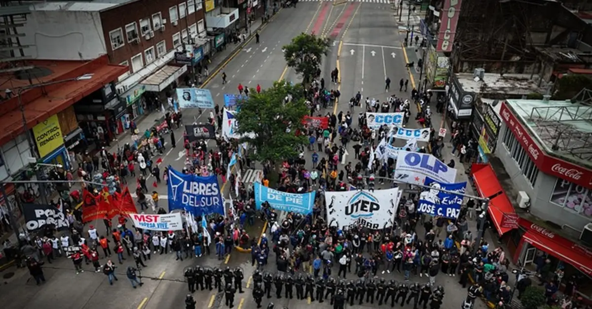 Cortes en todo el país contra la eliminación del programa Volver al Trabajo 6 Puente Saavedra 2