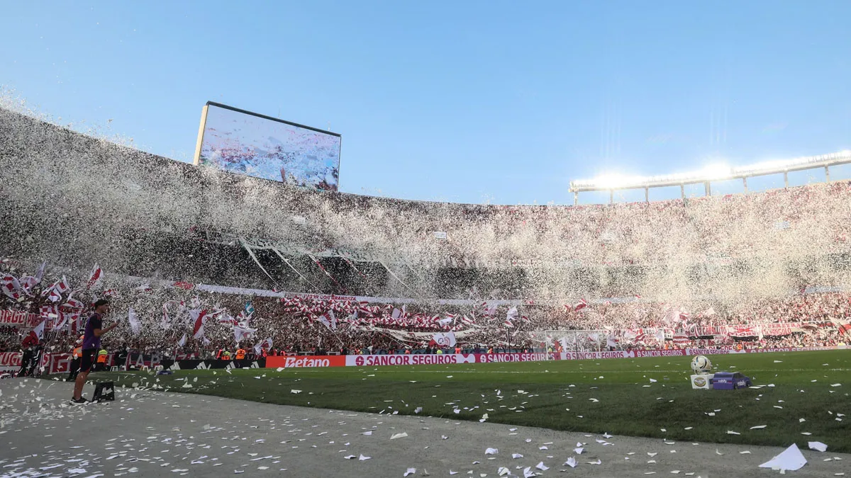 Golpe al folclore futbolero: prohíben tirar papelitos en las canchas porteñas 1 papelitos