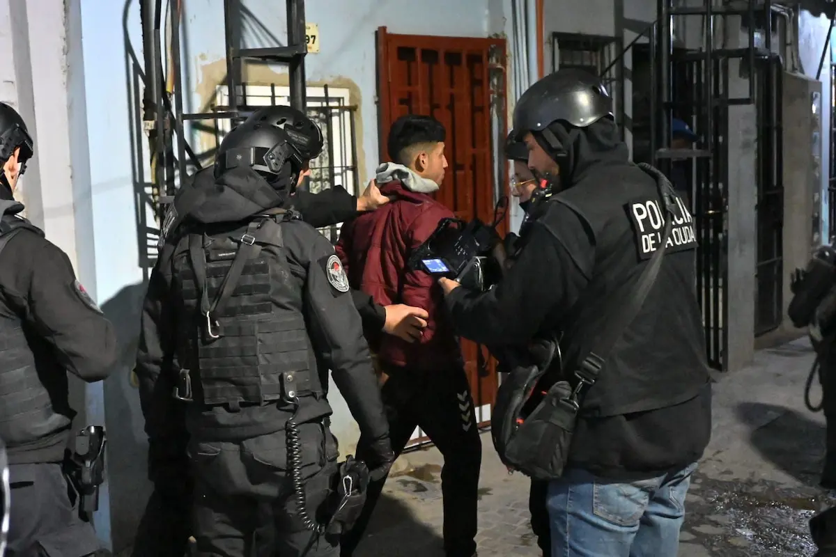Violentos operativos en barrios populares de la Ciudad 2 Operativo tormenta negra