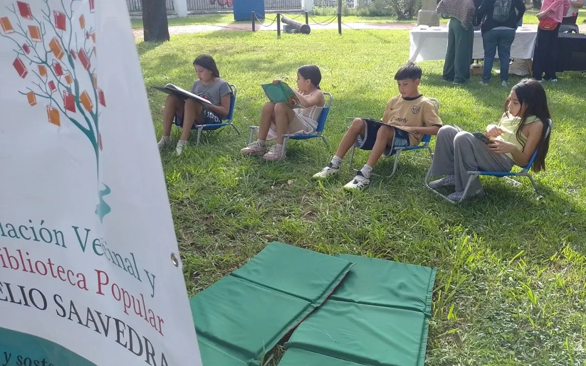 Saavedra celebró sus 153 años con libros, música e identidad barrial 3 UN ENCUENTRO DE LIBROS Y COMUNIDAD EN EL MUSEO